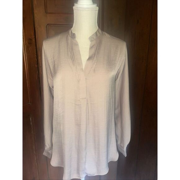 Maison D’Amelie Tops - Womens Maison d'Amelie Blouse Size XS Beige Casual Business Boho-inspired Flowy
